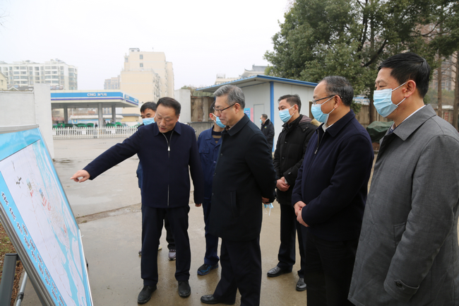 市長(zhǎng)陳冰冰一行看望慰問安慶港華燃?xì)庖痪€職工