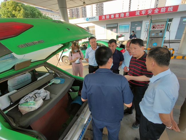 市領(lǐng)導(dǎo)張君毅率隊赴安慶港華檢查燃氣安全生產(chǎn)工作